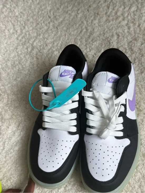 Sneakers in White, Black & Lavender