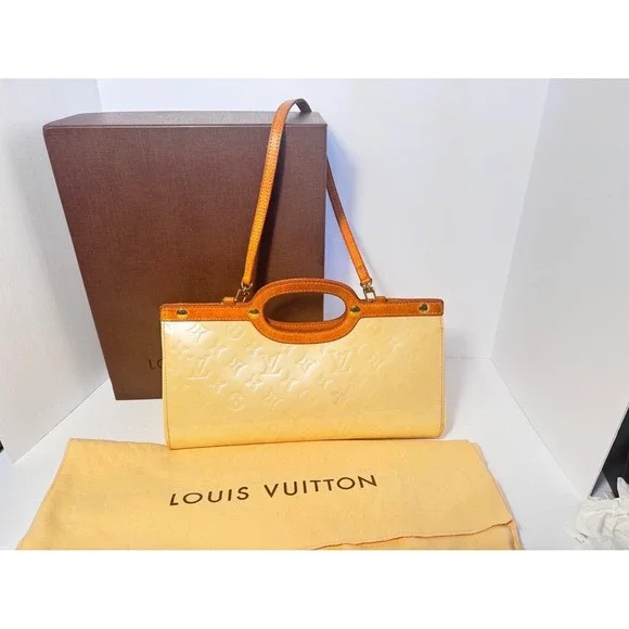 Louis Vuitton Vernis Roxbury Drive Yellow clutch with‎ 22