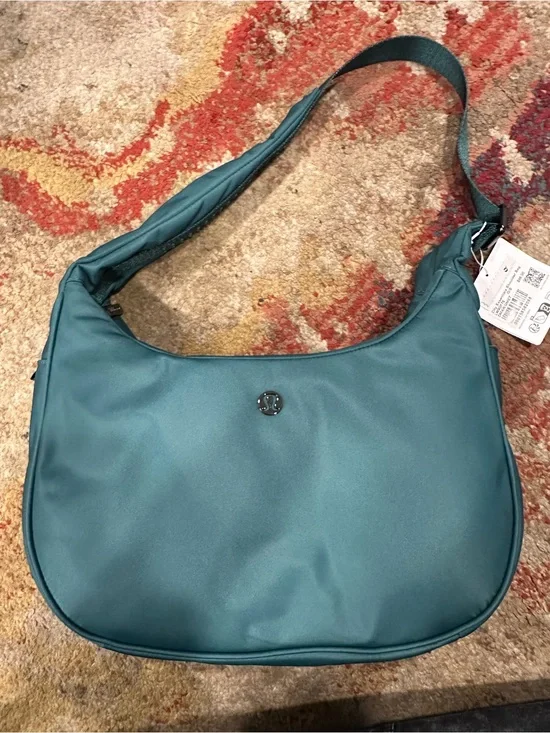 Lululemon City Essentials Shoulder Bag in teal, O/S
