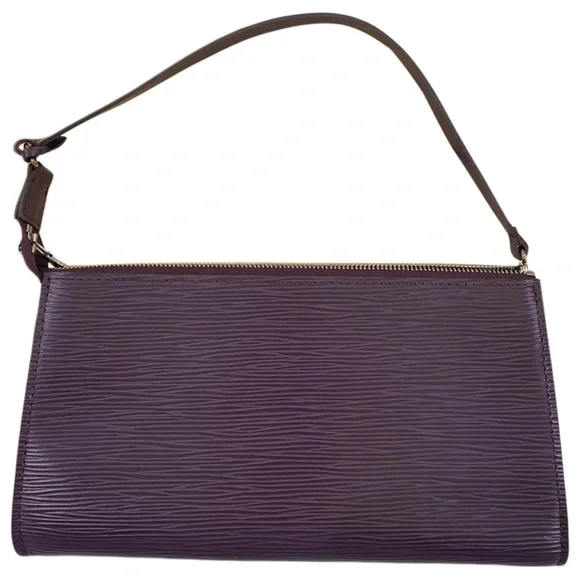 LOUIS VUITTON handbag Color: Purple/Plum Excellent Condition