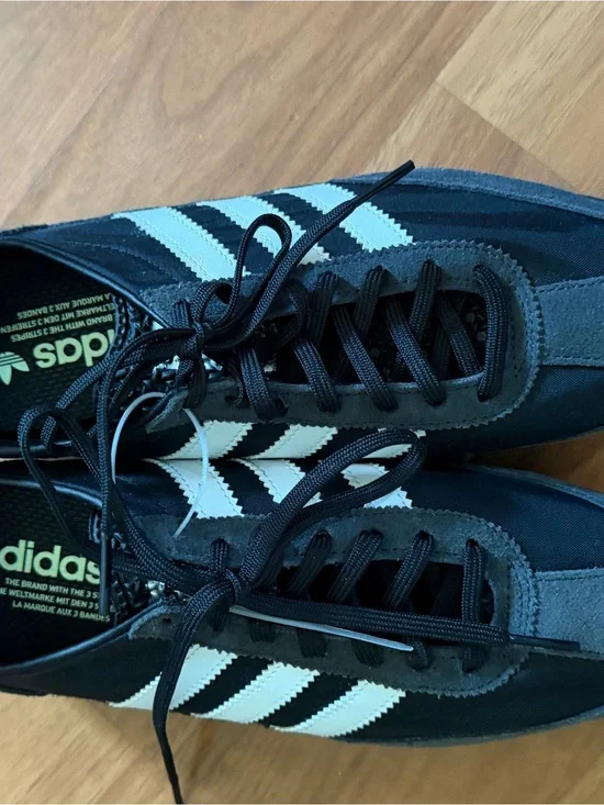 adidas Men's Black and White Retro Trainer Sneakers