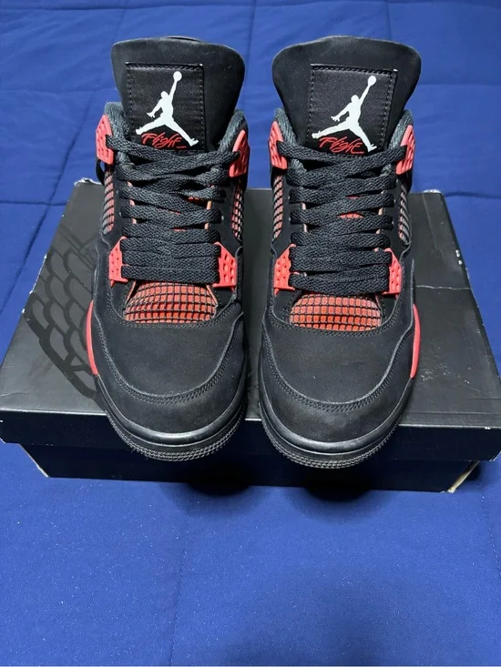 Jordan 4 Retro Red Thunder 2022 Size 9