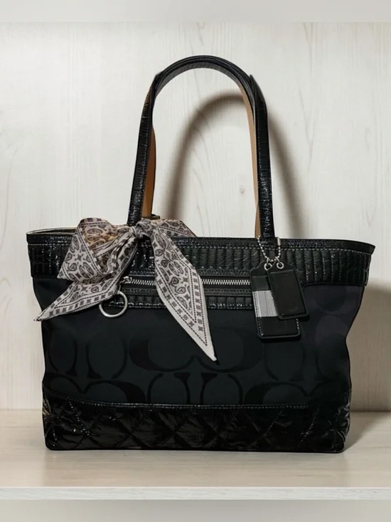 Coach 2011 POPPY Liquid Gloss Patent Leather Signature C Cloth Purse Tote