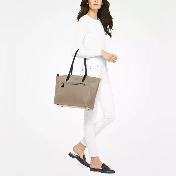 MICHAEL KORS KELSEY LARGE NYLON TOTE BAG