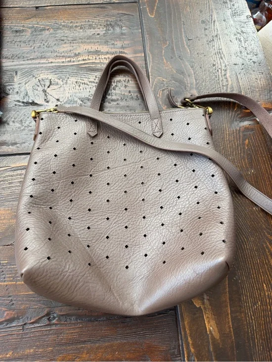 Madewell convertible crossbody purse. Beautiful taupe/brown color. New