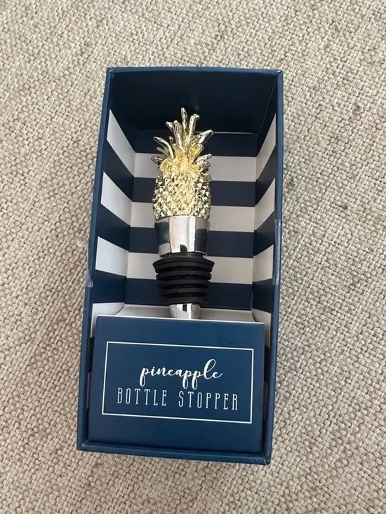 NWT Crown & Ivy Pineapple Bottle Stopper - Gold