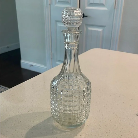 Elegant White Geometric Bar Decanter