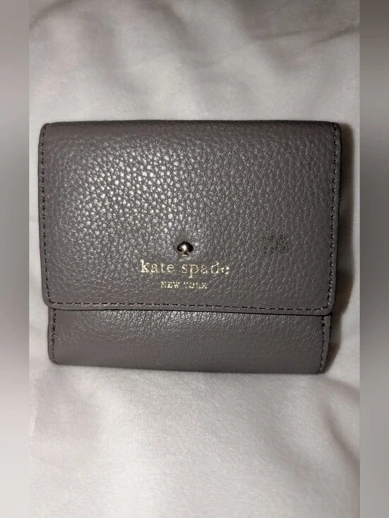Kate Spade Jackson Street Jada Pebbled Leather Compact Wallet in Taupe Gray GUC