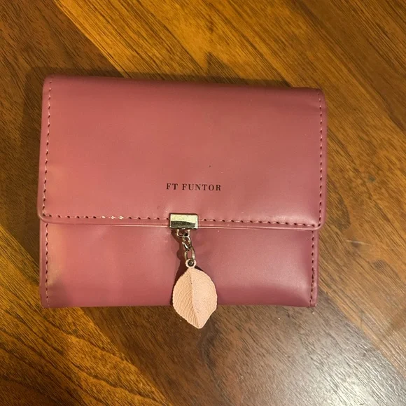 FT Funtor mauve pink billfold wallet small compact leaf charm