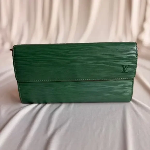 Louis Vuitton Sarah Wallet (Porte-Trésor International) Borneo Green Epi Leather