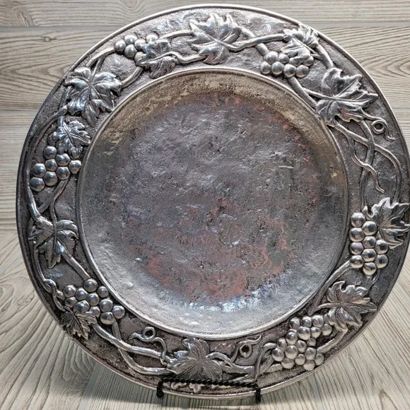 Grasslands Road Vineyard‎ Dinner Plate 11.75 Silver Aluminum Grape Vine Embossed
