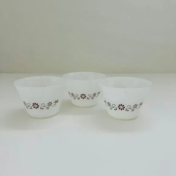 DYNAWARE PYR-O-REY Brown Daisy Swirl Floral Milk Glass Custard Cups, Set of 3
