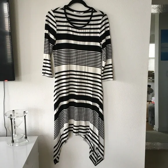 Trina Turk Dress Medium Women black white Stripe 3/4 sleeves‎ Asymmetrical Hem