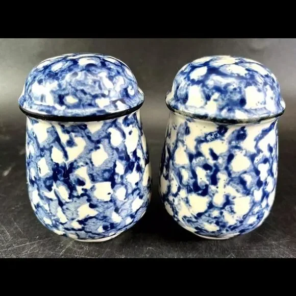 Vintage Tienshan Folk Craft Wolf Pattern Blue Sponge Painted Salt & Pepper EUC‎
