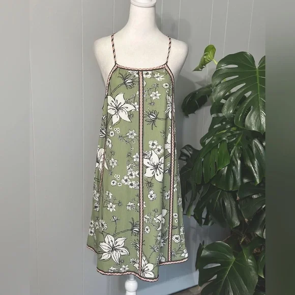 Flying Tomato Super cute sundress Size Large Excellent condition.