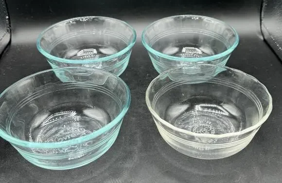 Set of 4 Pyrex H-27 Ramekin Custard Cups with 3 Rings - 10oz EUC -A96
