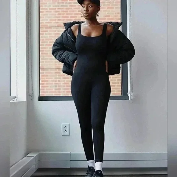 Soo slick long sleeve ribbed  Tummy Control Square Neck Ribbed  Jumpsuit.  Med