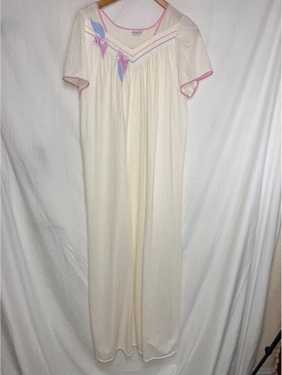 Textured Nylon Tricot Nightgown Vintage Vanity Fair USA Pink Appliqué
