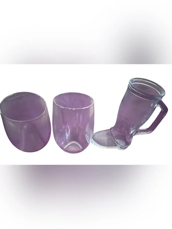 3 clear drinking glasses