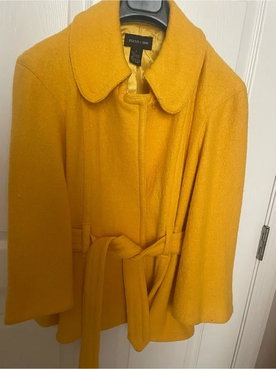 Focus 2000 Women's Jacket in bright yellow