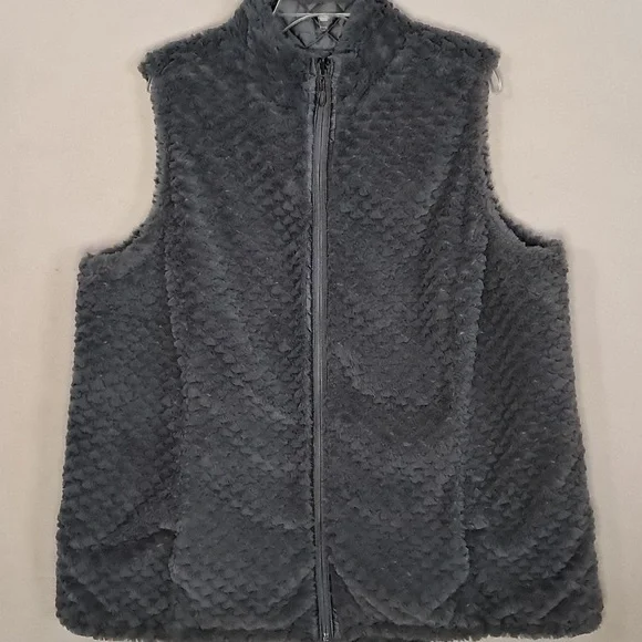 d&co Women's Size 1X Reversible 2 pocket vest NWOT