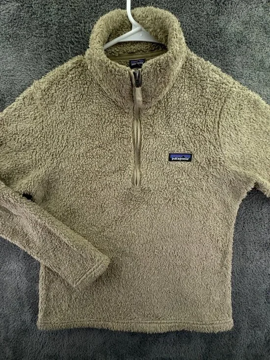 Patagonia Women’s Jacket Adult Medium Beige Fuzzy Soft 1/4 Zip Pullover Logo