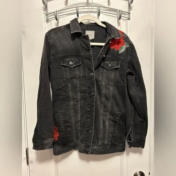 American Eagle Women's XS Embroidered Floral Long Denim Jean Jacket Black‎ rose