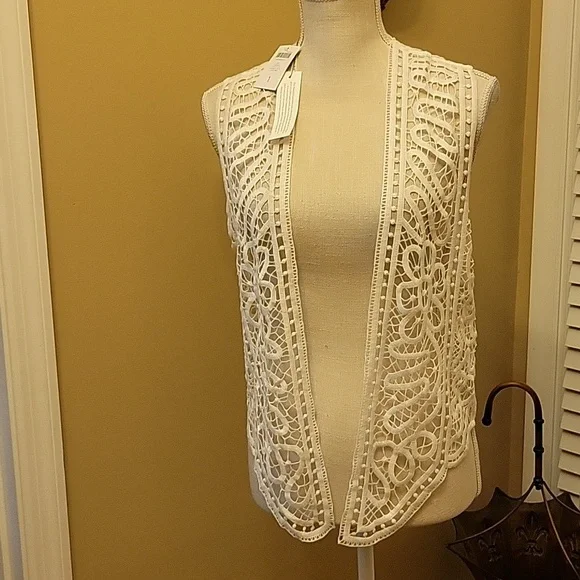 Chico's antique white crochet lace vest Size 1 (Chico's) Medium New with tags …