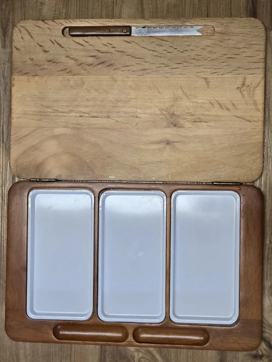 Milbern MCM Fold-Away Wooden Server
