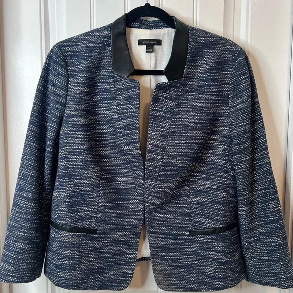 Ann Taylor Women's Navy and Black Lined‎ Blazer. Size 14.