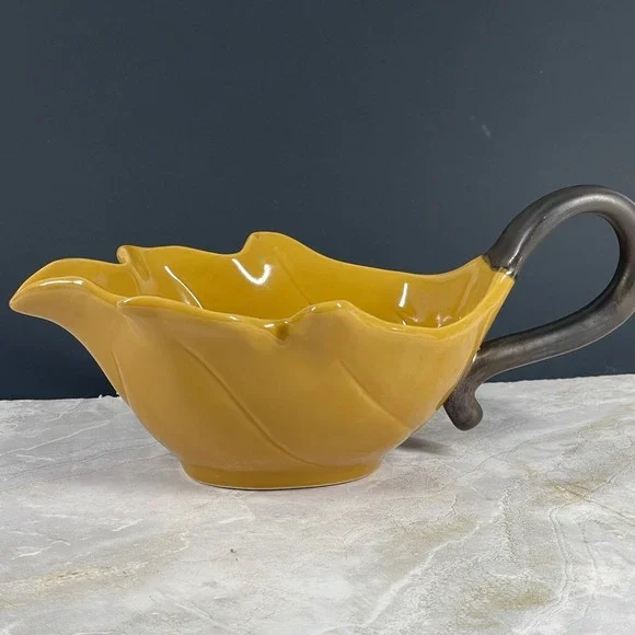 Chris Madden Thanksgiving Yellow Leaf Gravy Boat Sauce Server Fall Autumn Handle