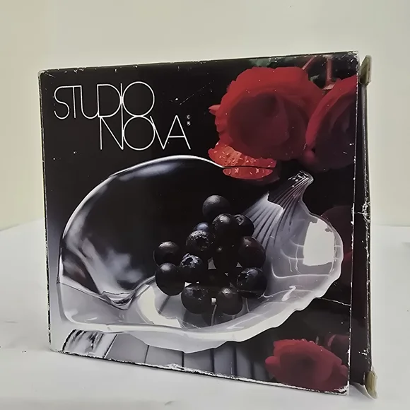 vintage boxed Studio Nova 7 Inch Satin‎ Clear Leaf Bowl Collectible