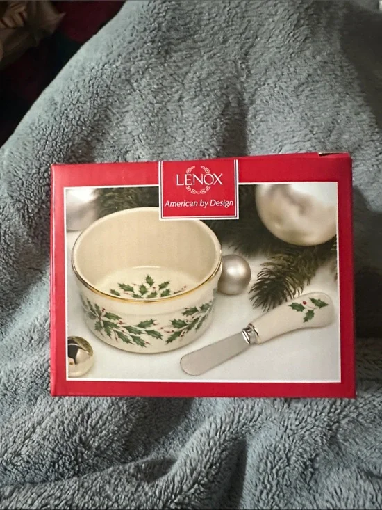 Lenox White and Green Holiday Holly Ceramic Dip Bowl with Gold Trim and Spreader