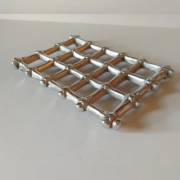 Silver Decorative Grid Hot Plate