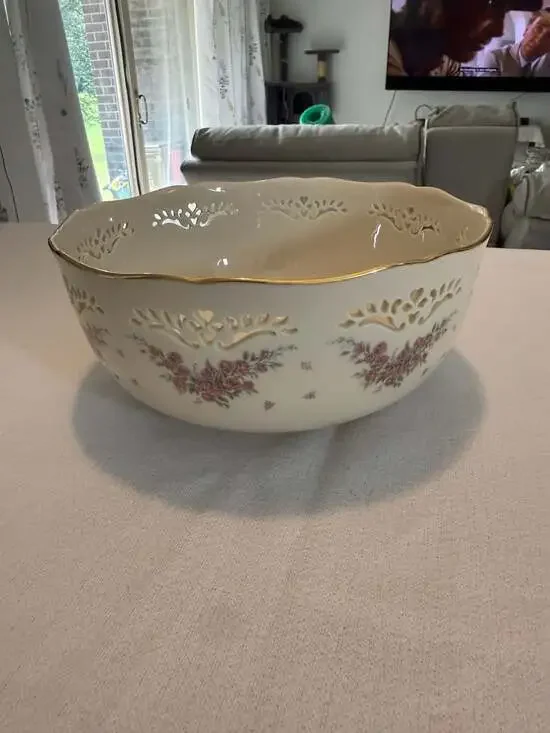 Lenox Petite Rose 8-Inch Pierced Round Serving Bowl with Scalloped Gold Edge