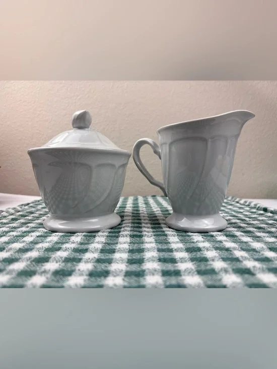 Noritake Stoneware Centennial White Creamer and Sugar Bowl with Lid Set