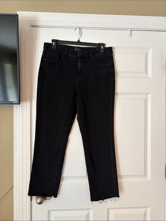 NWOT buckle black cropped jeans