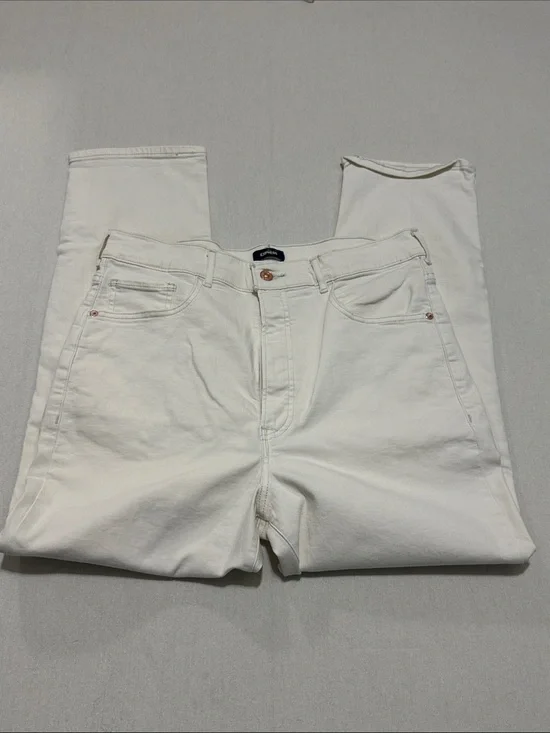 Express Women's Straight Leg Jeans in White