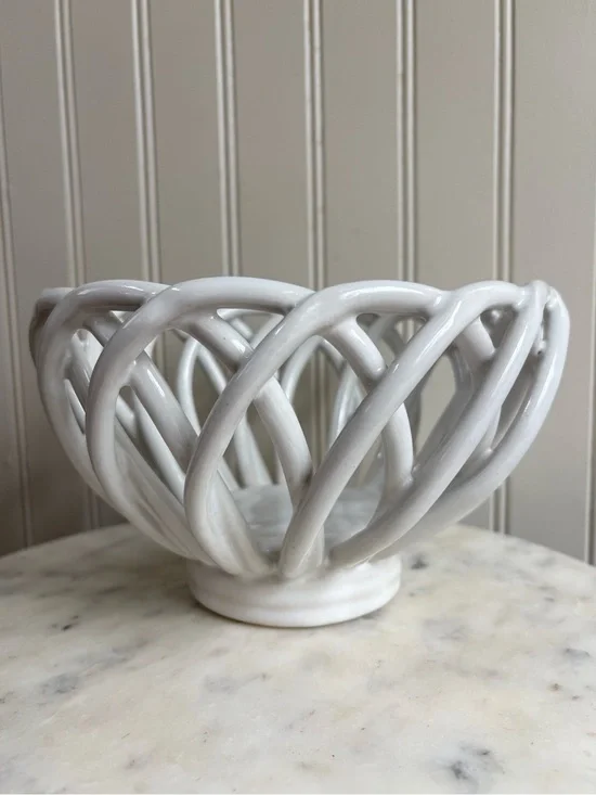 Vintage Eucalyptus Stoneware Lattice Weave Fruit Bowl White Round VTG Collection