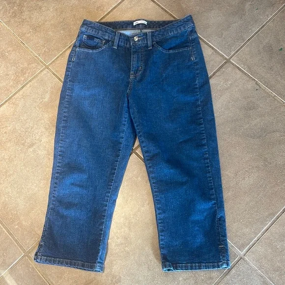 Like new Lee Low Rise Cropped Jeans!  8