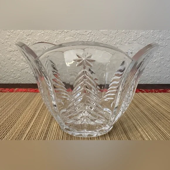 Mikasa Christmas Tree Vintage Glass Bowl 4 1/2” tall 7” wide