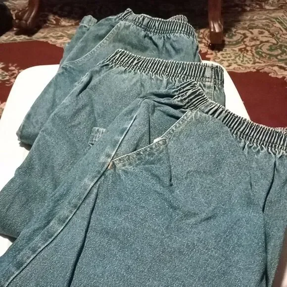 Cabin Creek women's jeans capris, lot of 3. -  size 12 (Jea026,027, 028)