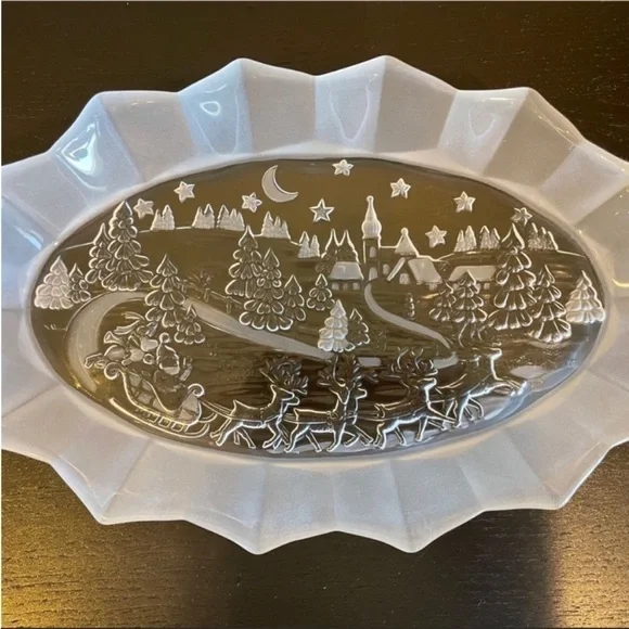 Mikasa Santa's Flight Oval Glass Holiday Platter