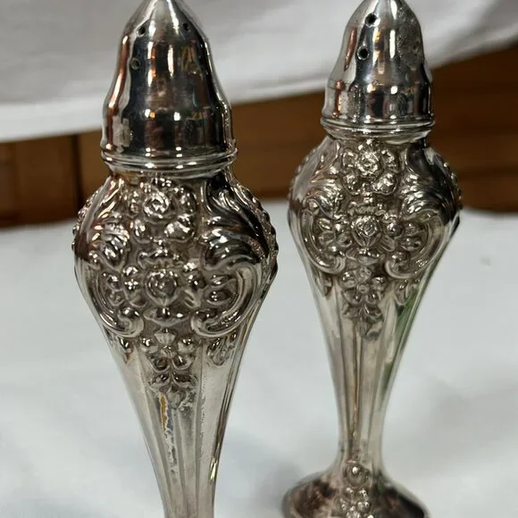 Rogers  1881  Oneida‎ Ornate  Silver Plate salt and pepper shakers Vintage 5.5”