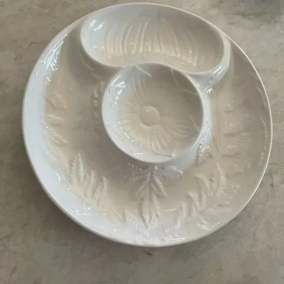 vintage Calif pottery artichoke plate small platter white ceramic 9-1/2”