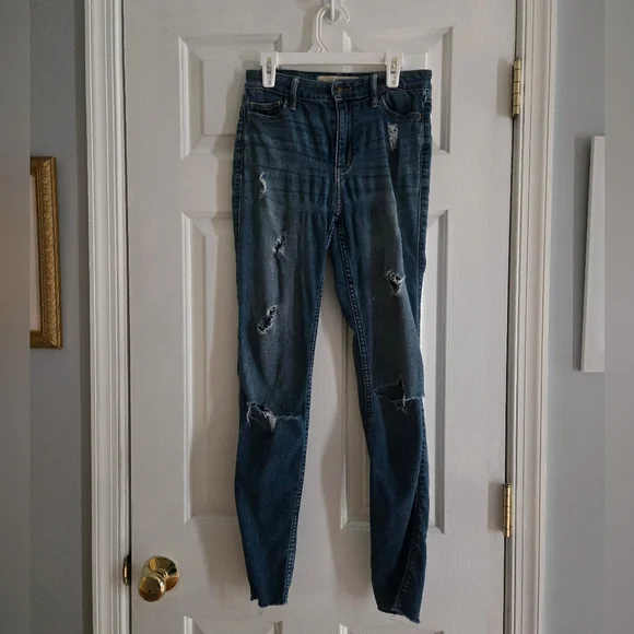 Women's Distressed Hollister Blue Jeans 1R