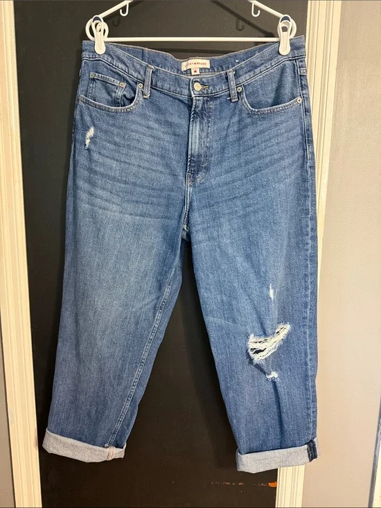 Lucky Brand Boy Mid Rise Relaxed Straight Size: 12/31 R Inseam: 28” uncuffed