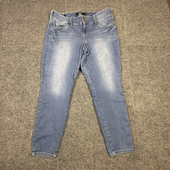 Torrid Denim Womens 18R Medium Wash High Rise Triple Button Stretch Jeggings