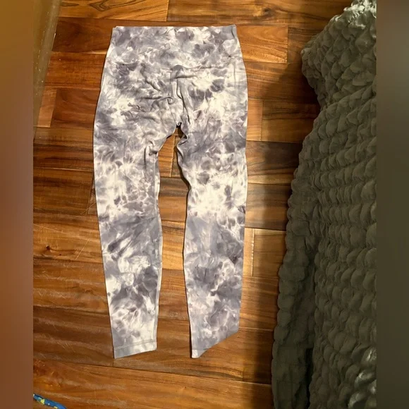 Lululemon Tie Dye High Rise Leggings Size 12 (0835)‎