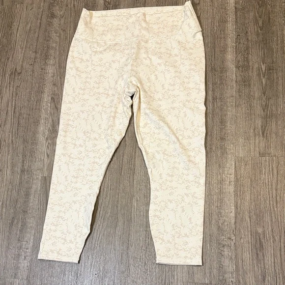 Fabletics Define High-Waisted 7/8 in soft white mini nueue camo Leggings